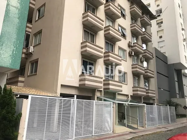 Apartamento com 215m² 3 quartos e 1 banheiro, à venda, no bairro Centro em Balneário Camboriú