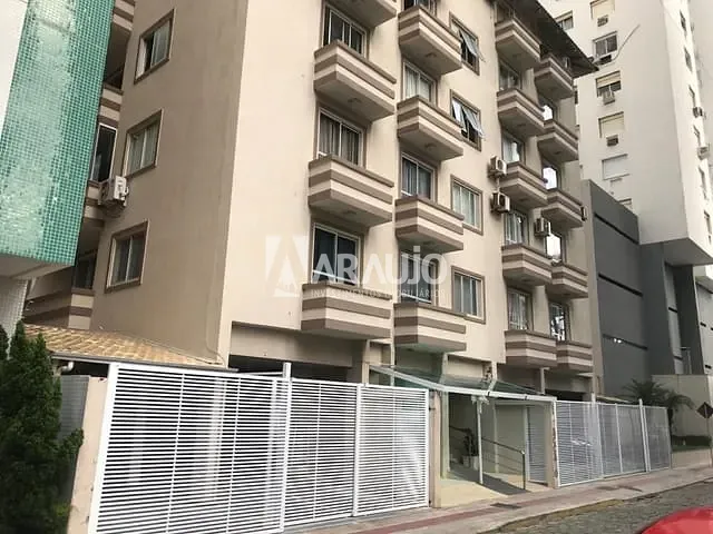 Apartamento com 215m² 3 quartos e 1 banheiro, à venda, no bairro Centro em Balneário Camboriú