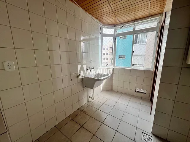 Apartamento 3 quartos e 2 banheiros, para alugar, no bairro Centro em Itajaí