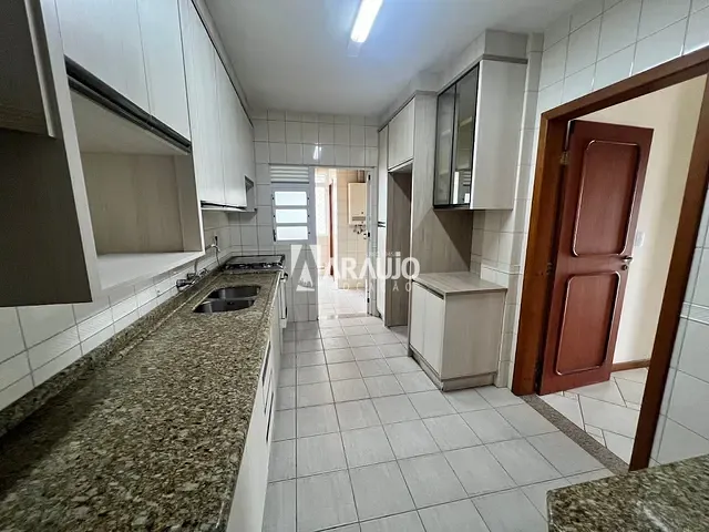 Apartamento 3 quartos e 2 banheiros, para alugar, no bairro Centro em Itajaí