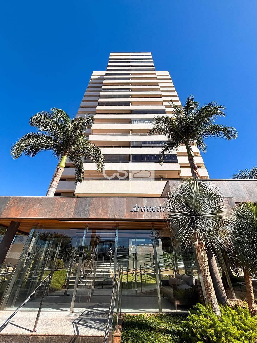 Apartamento à venda com 3 quartos, 266m² - Foto 1