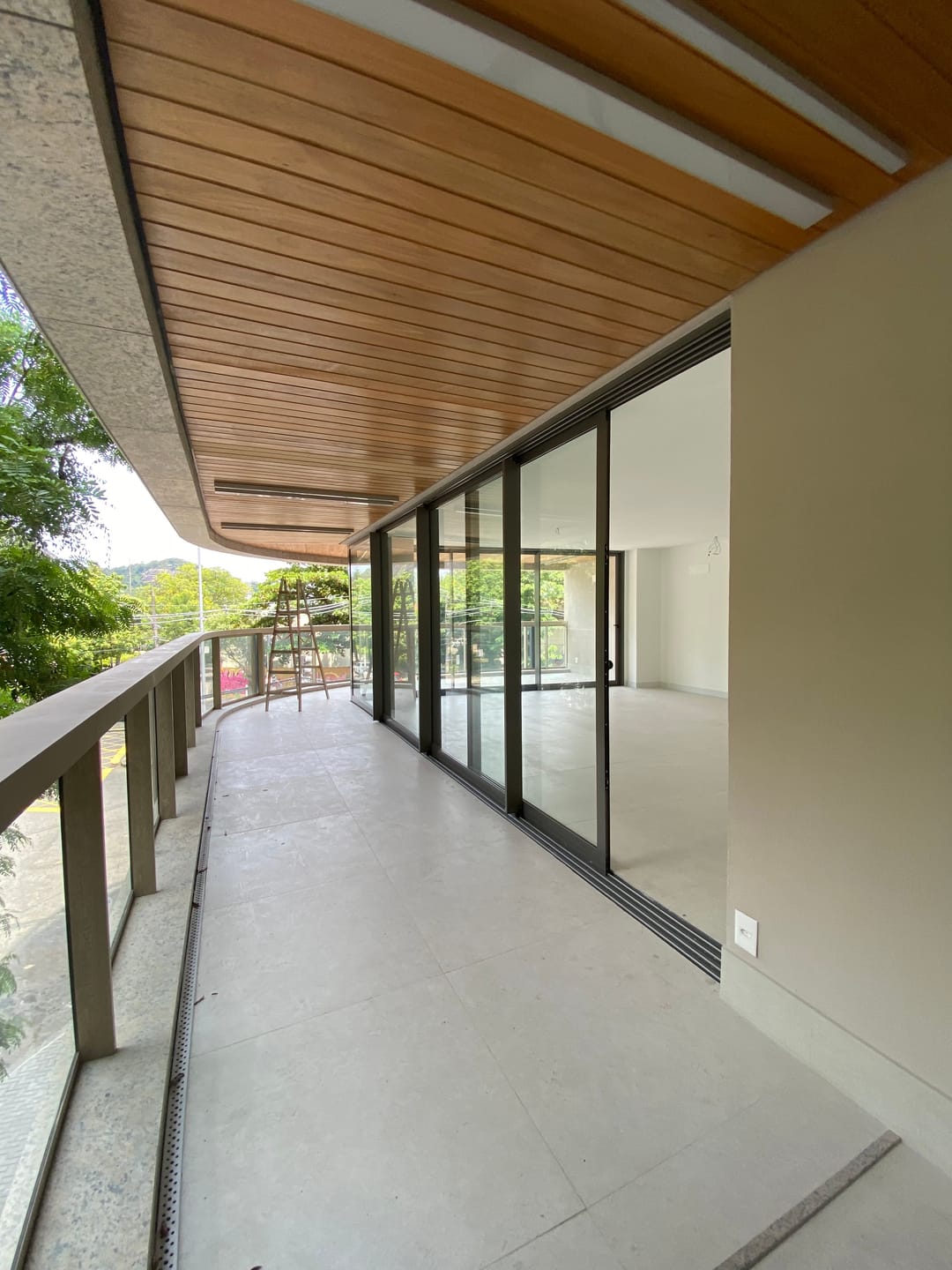 Apartamento à venda com 4 quartos, 229m² - Foto 1