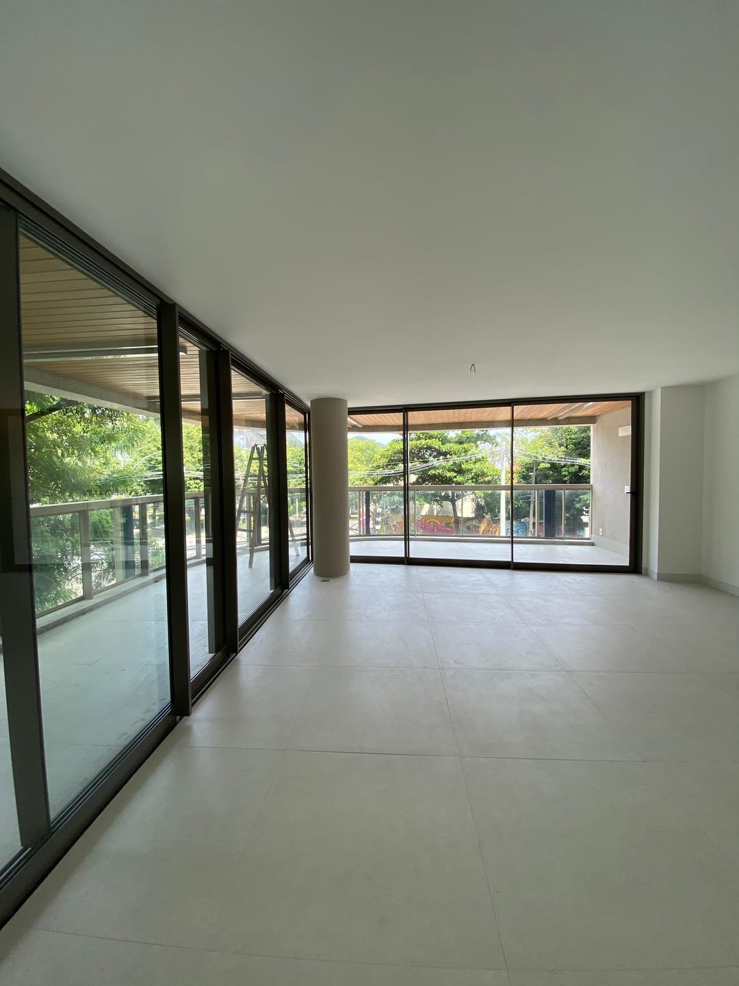 Apartamento à venda com 4 quartos, 229m² - Foto 4