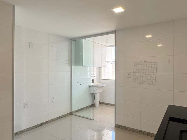 Apartamento 3 quartos e 2 banheiros, para alugar, no bairro Lions em Itaperuna