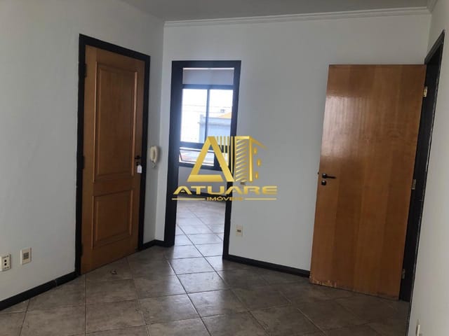 Apartamento com 80m² 3 quartos e 1 banheiro, para alugar, no bairro Centro em Pouso Alegre