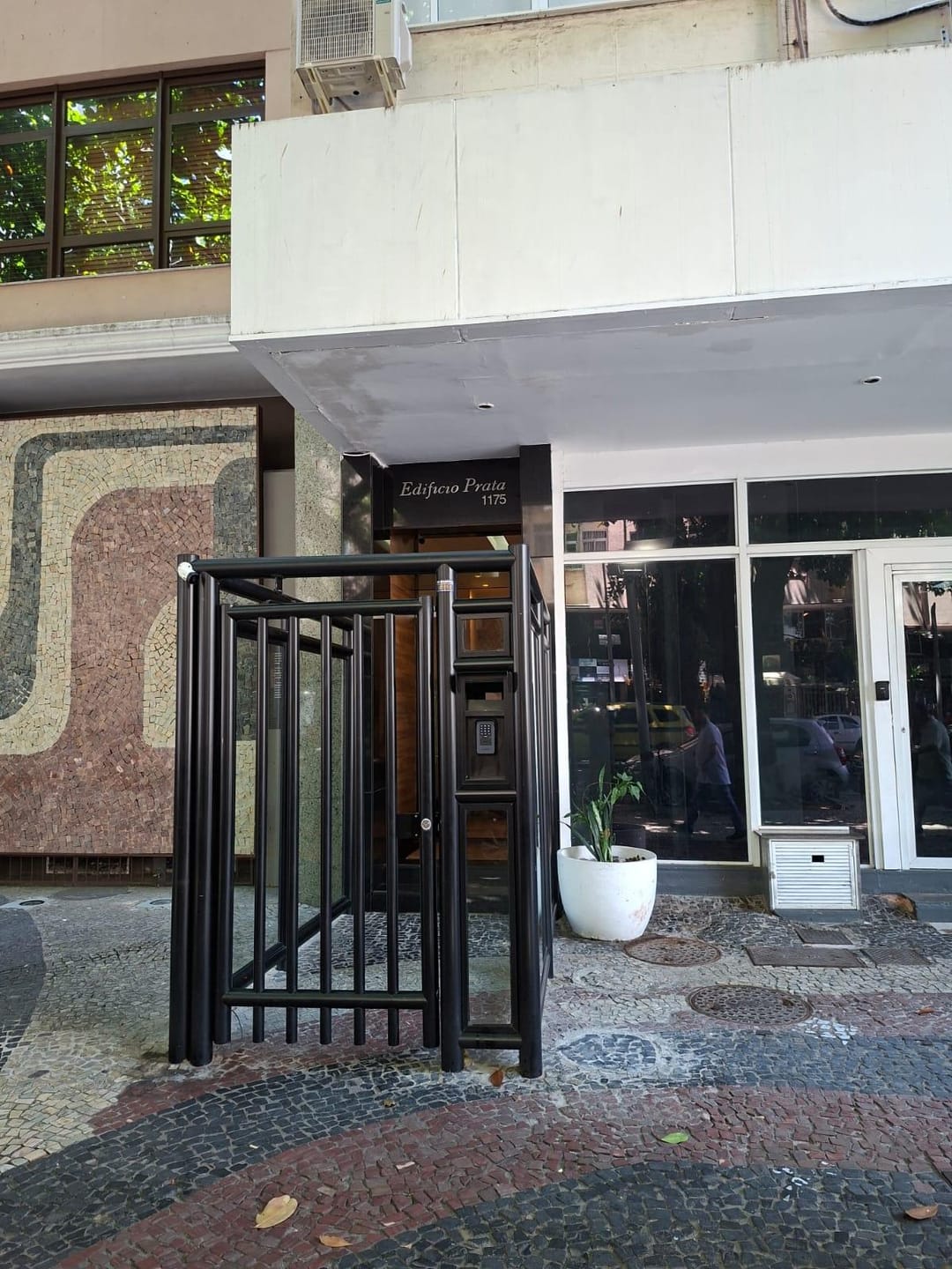 VENDO - 1 QUARTO - LEBLON
