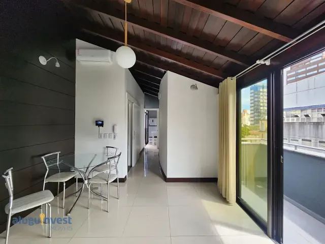 Apartamento 1 quarto e 1 banheiro, para alugar, no bairro Centro em Florianópolis