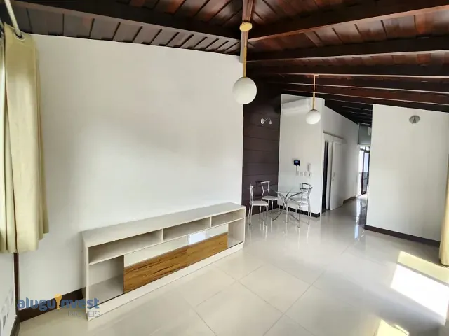 Apartamento 1 quarto e 1 banheiro, para alugar, no bairro Centro em Florianópolis