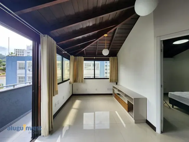Apartamento 1 quarto e 1 banheiro, para alugar, no bairro Centro em Florianópolis