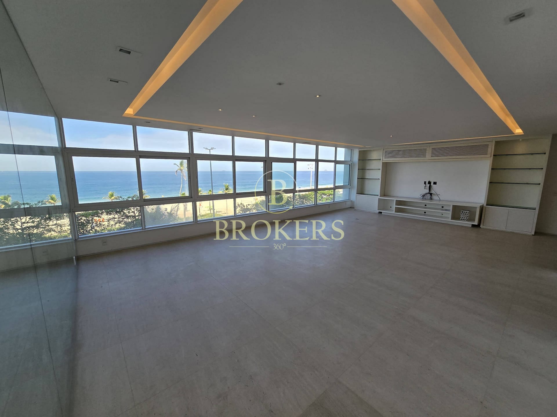 Apartamento à venda, Ipanema, vista mar, hall de entrada, salão, 3 quartos sendo 3 suítes, copa cozinha, 2 dependências, 2 vagas na escritura