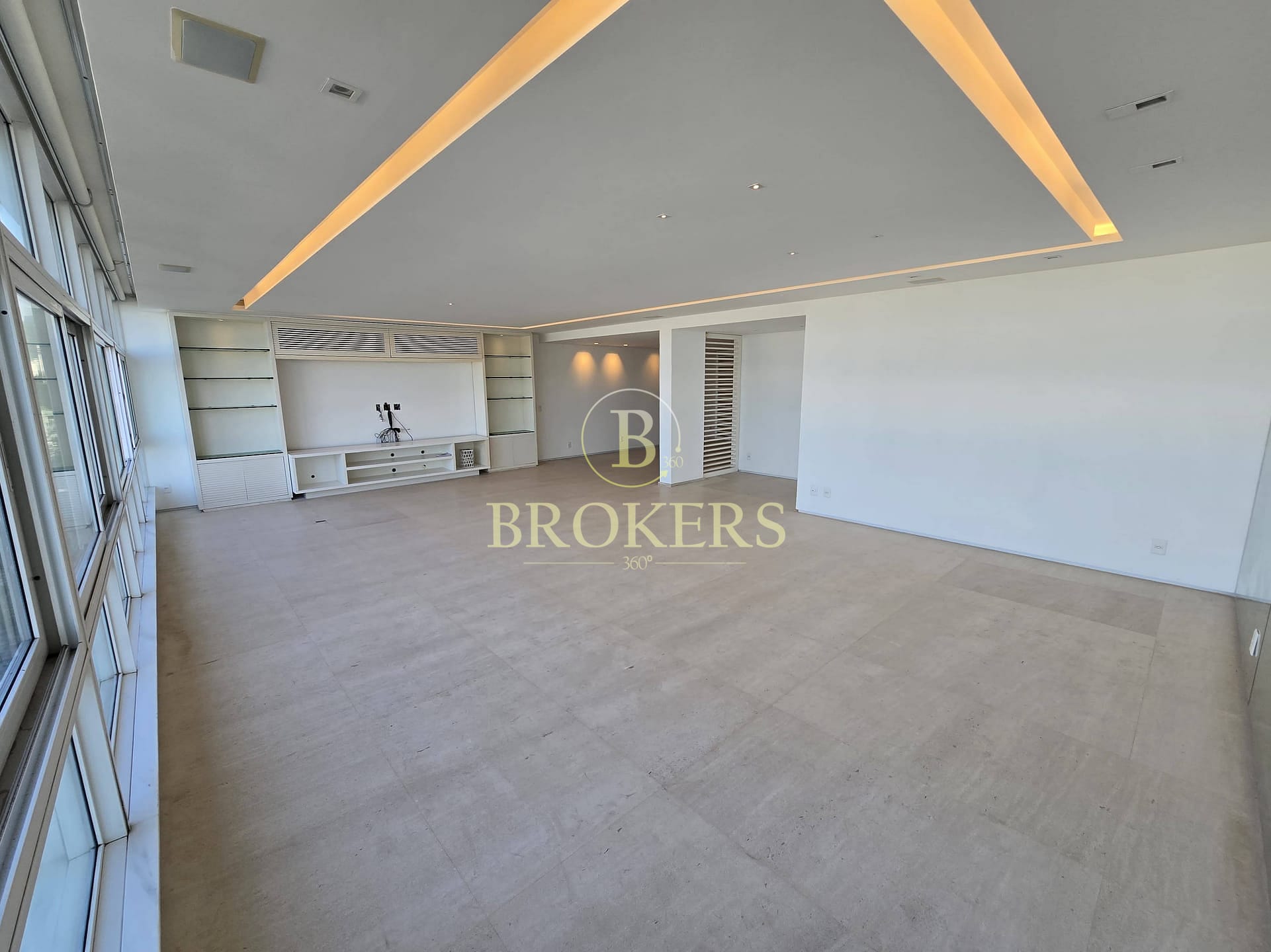 Apartamento à venda, Ipanema, vista mar, hall de entrada, salão, 3 quartos sendo 3 suítes, copa cozinha, 2 dependências, 2 vagas na escritura