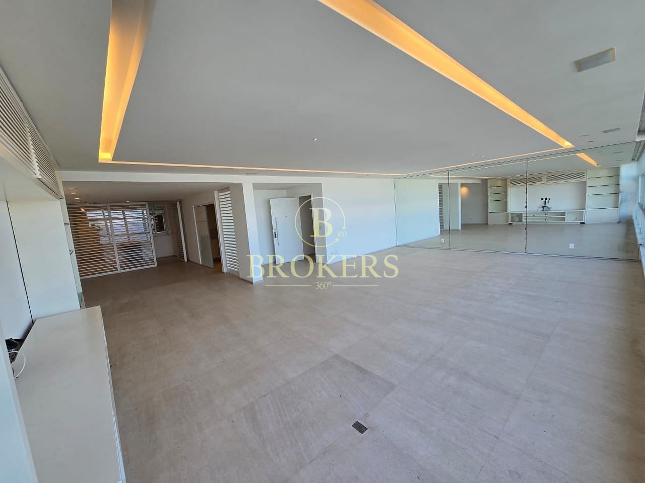 Apartamento à venda, Ipanema, vista mar, hall de entrada, salão, 3 quartos sendo 3 suítes, copa cozinha, 2 dependências, 2 vagas na escritura
