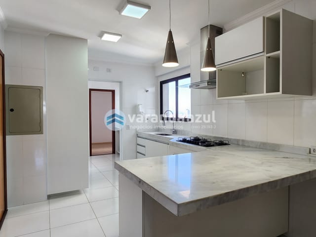 Apartamento com 132m² 4 quartos e 3 banheiros, para alugar, no bairro Vila Lavínia em Mogi das Cruzes