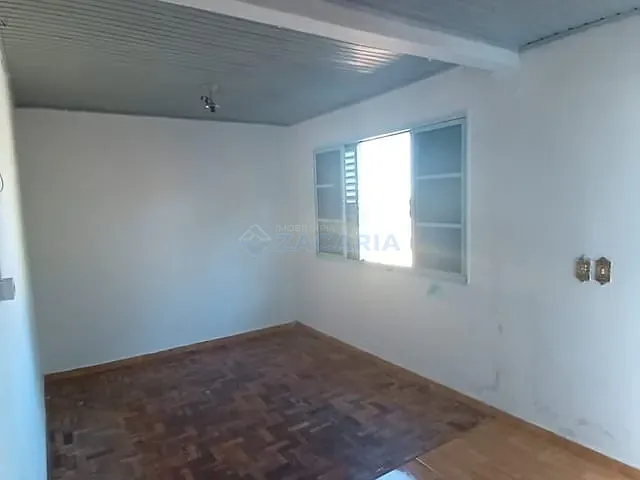 Casa 2 quartos e 2 banheiros, para alugar, no bairro Núcleo Habitacional Adriano Correia em Apucarana