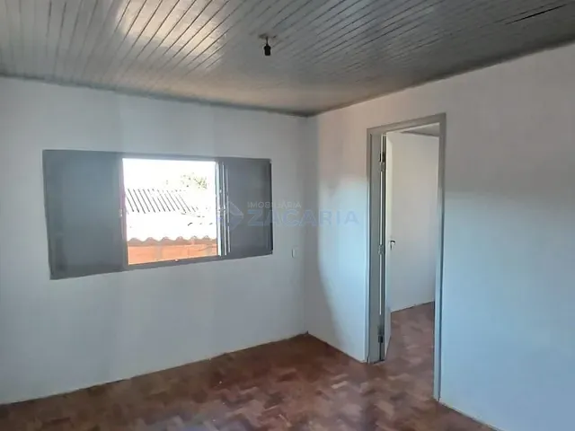 Casa 2 quartos e 2 banheiros, para alugar, no bairro Núcleo Habitacional Adriano Correia em Apucarana