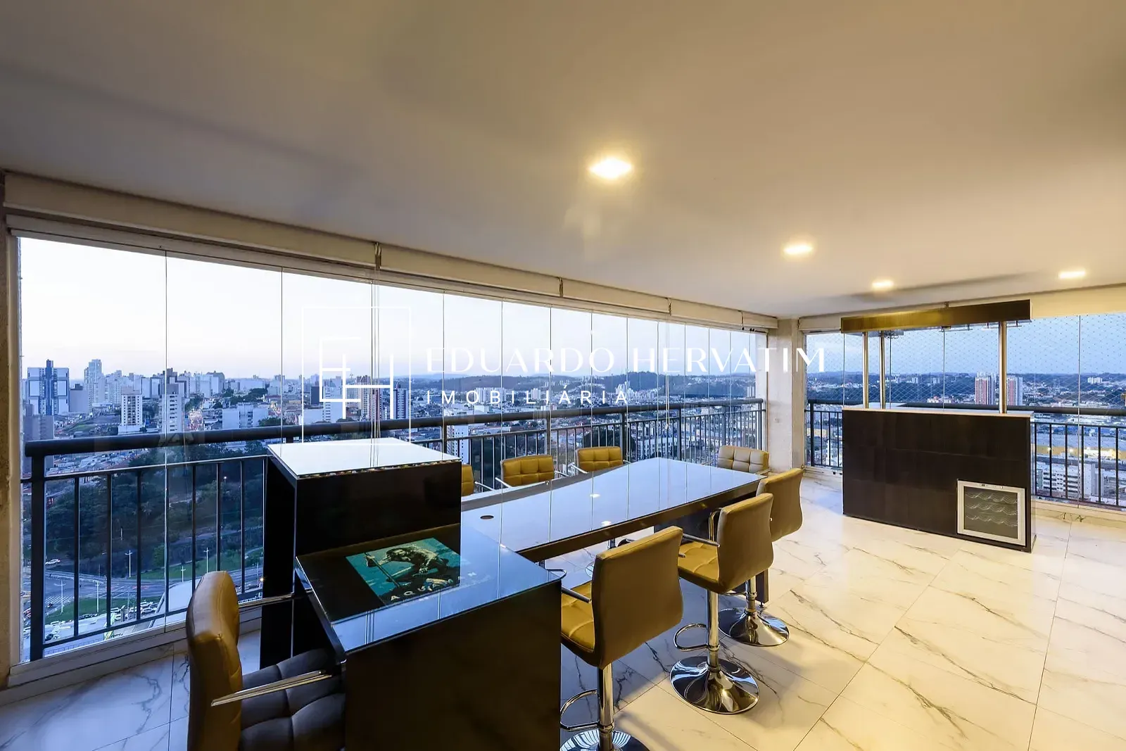 Apartamento, 3 quartos, 216 m² - Foto 1