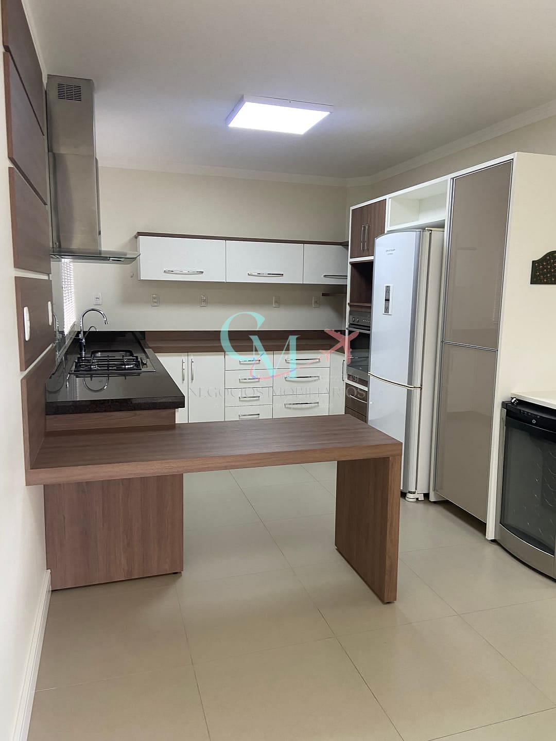 Apartamento à venda com 3 quartos, 165m² - Foto 2