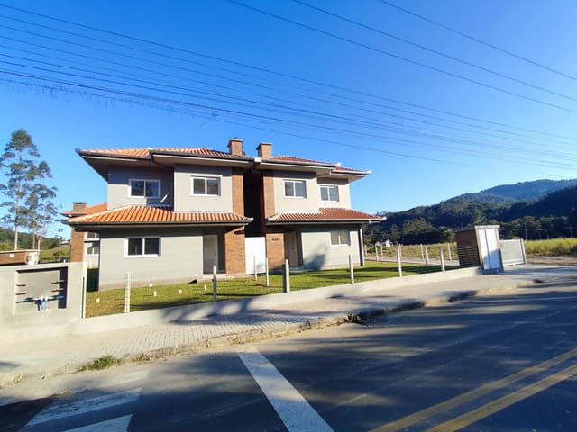 Sobrado 3 quartos e 3 banheiros, à venda, no bairro Testo Alto em Pomerode