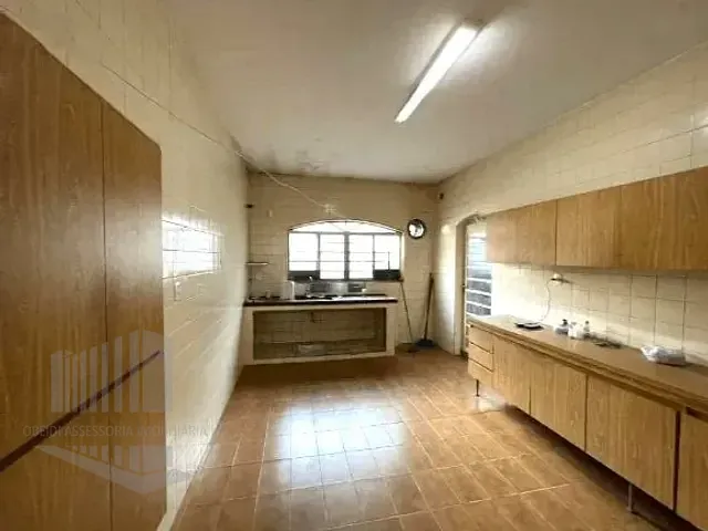 Casa com 1042m², para alugar, no bairro Centro em Jacareí