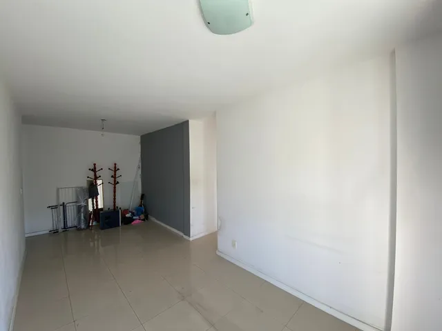 Apartamento 3 quartos e 2 banheiros, à venda ou para alugar, no bairro Pechincha em Rio de Janeiro