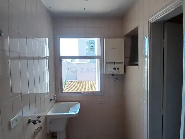 Apartamento 2 quartos e 3 banheiros, para alugar, no bairro Centro em Apucarana