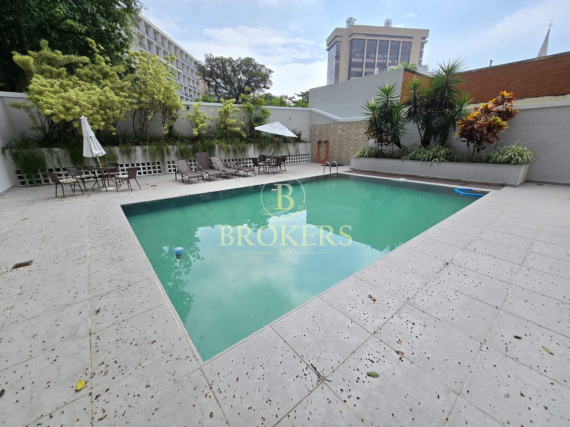 Apartamento à venda, Rua Marquês de Olinda - Botafogo. Varanda, 2 quartos/1 suíte, 1 vaga escriturada - 80m²