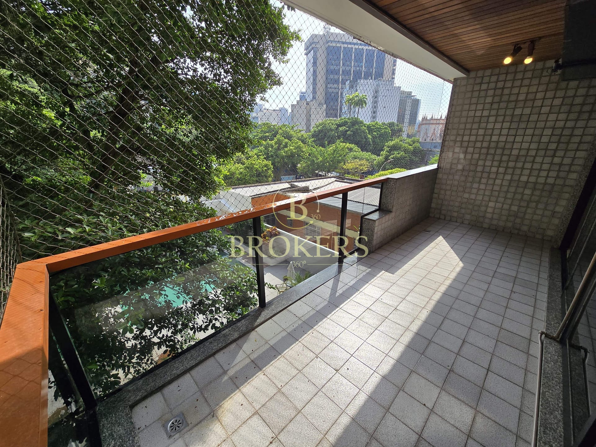 Apartamento à venda, Rua Marquês de Olinda - Botafogo. Varanda, 2 quartos/1 suíte, 1 vaga escriturada - 80m²