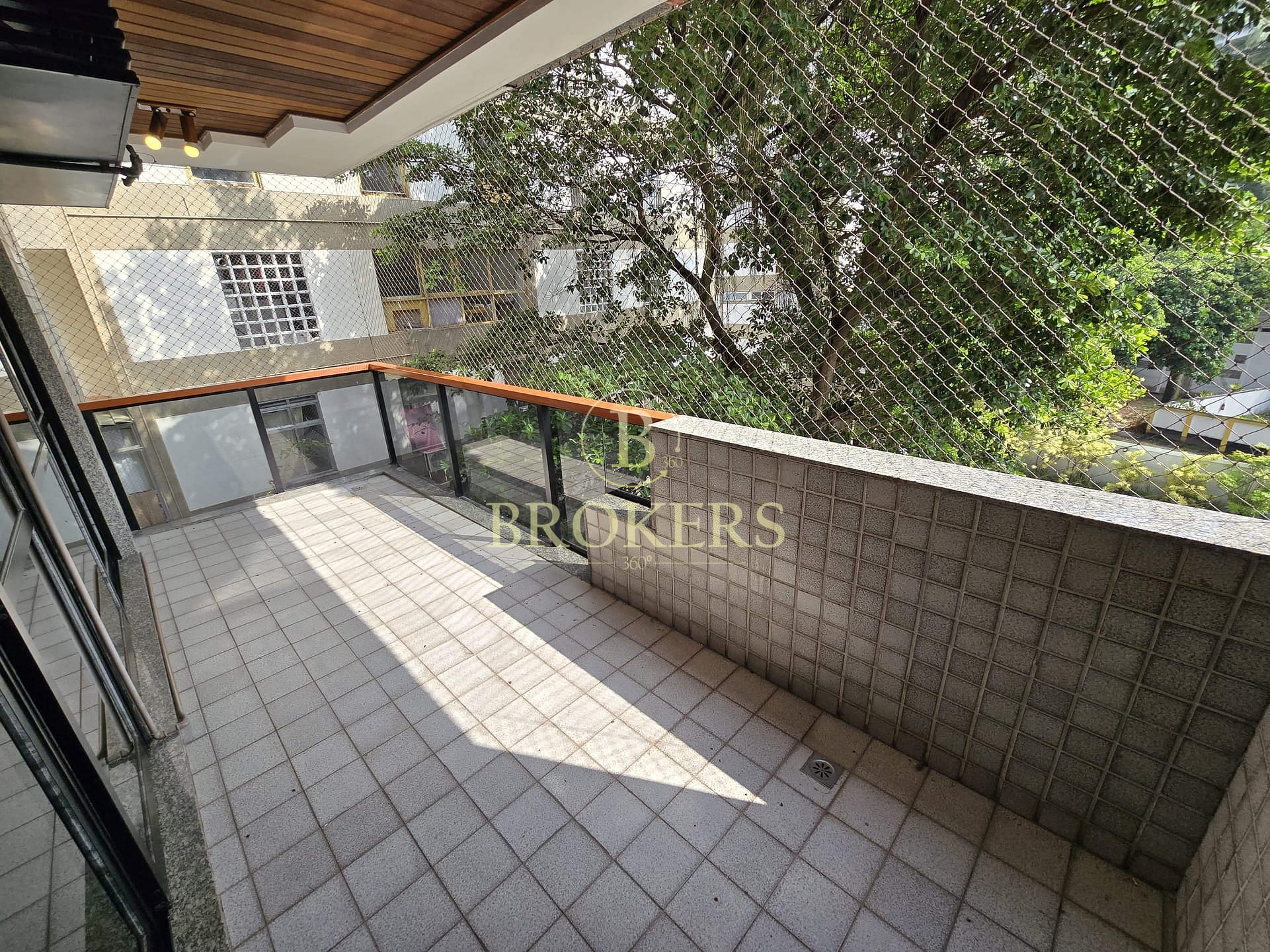 Apartamento à venda, Rua Marquês de Olinda - Botafogo. Varanda, 2 quartos/1 suíte, 1 vaga escriturada - 80m²