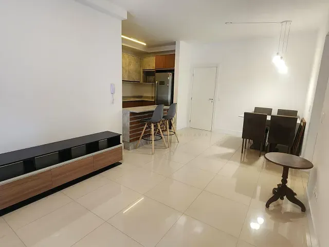 Apartamento 2 quartos e 2 banheiros, para alugar, no bairro Centro em Curitiba