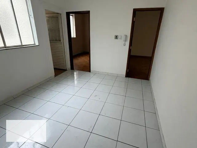 Apartamento 2 quartos e 1 banheiro, para alugar, no bairro Centro em Santos Dumont