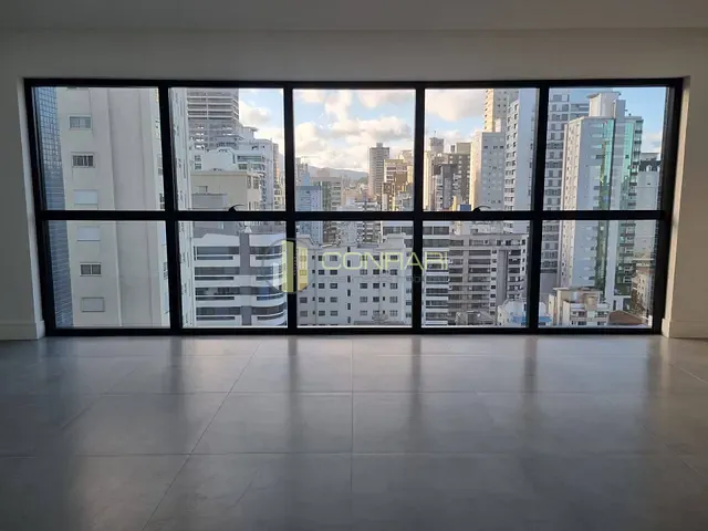 Apartamento com 245m² 4 quartos e 5 banheiros, à venda, no bairro Meia Praia em Itapema