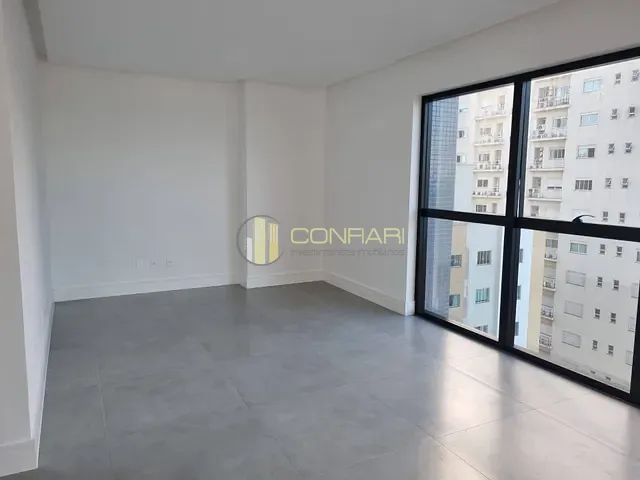 Apartamento com 245m² 4 quartos e 5 banheiros, à venda, no bairro Meia Praia em Itapema