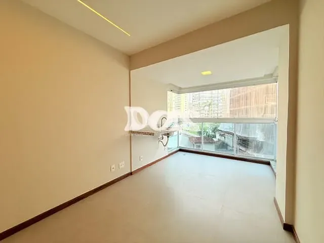 Apartamento 2 quartos e 2 banheiros, à venda, no bairro Praia da Costa em Vila Velha