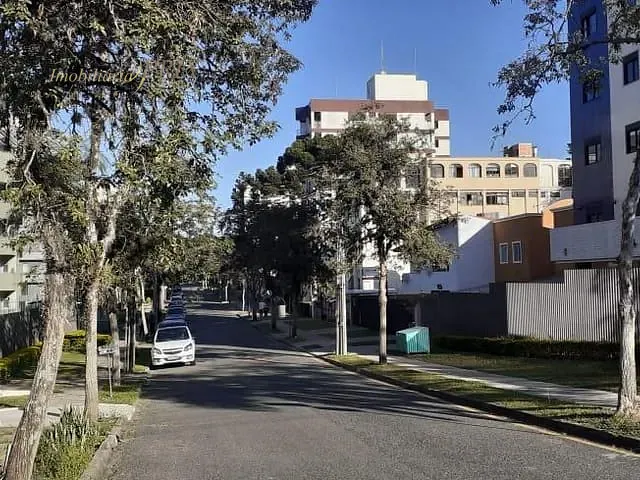 Apartamento com 115m² 3 quartos e 2 banheiros, para alugar, no bairro Bacacheri em Curitiba