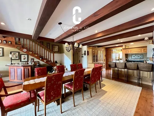 Apartamento com 295m² 7 quartos e 8 banheiros, à venda, no bairro VILA CAPIVARI em Campos Do Jordão