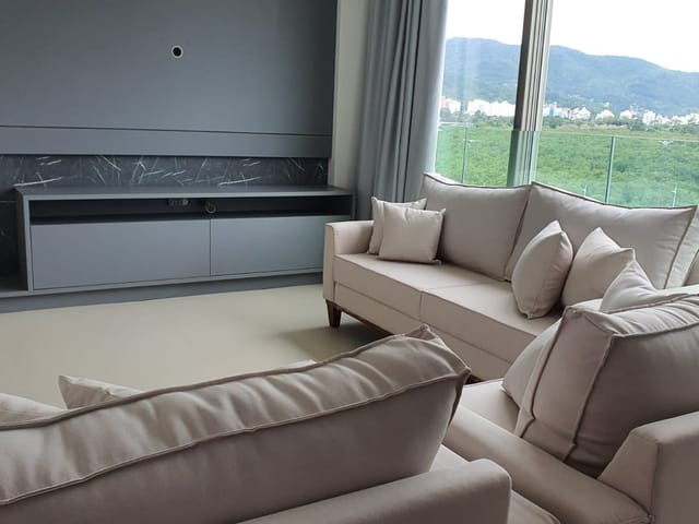 Apartamento 3 quartos e 4 banheiros, para alugar, no bairro Agronômica em Florianópolis