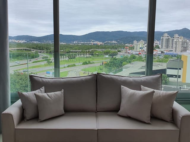 Apartamento 3 quartos e 4 banheiros, para alugar, no bairro Agronômica em Florianópolis