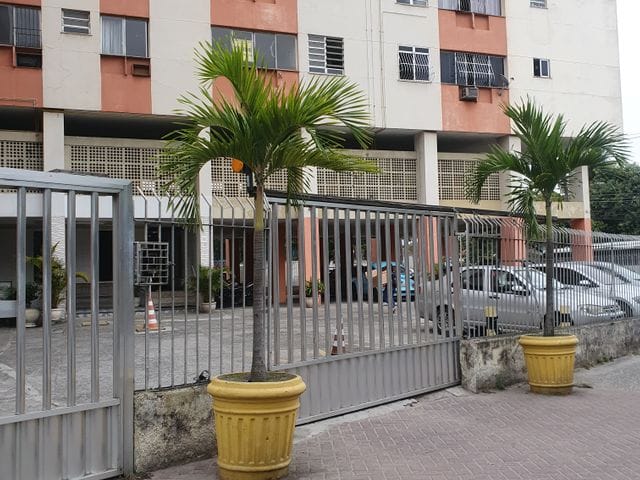 Apartamento com 60m² 2 quartos e 1 banheiro, para alugar, no bairro Senador Camará em Rio de Janeiro