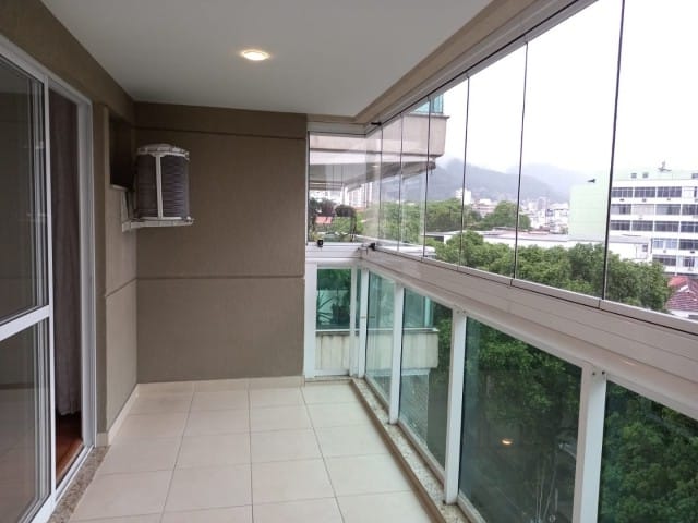 Apartamento com 92m² 3 quartos e 2 banheiros, à venda, no bairro Praça da Bandeira em Rio de Janeiro