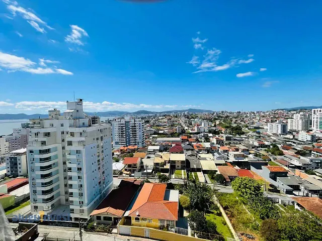 Apartamento 3 quartos e 2 banheiros, à venda, no bairro Barreiros em São José