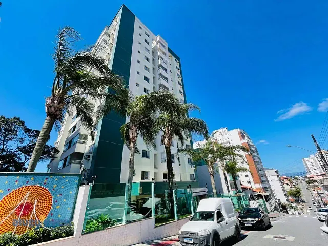 Apartamento 3 quartos e 2 banheiros, à venda, no bairro Barreiros em São José