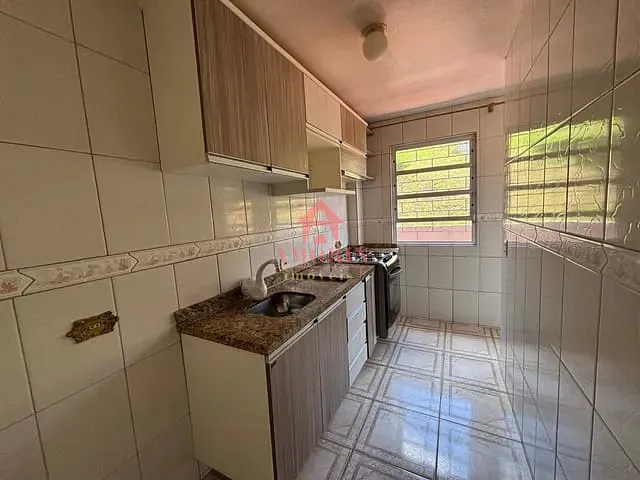 Apartamento 2 quartos e 1 banheiro, para alugar, no bairro Fazendinha em Curitiba