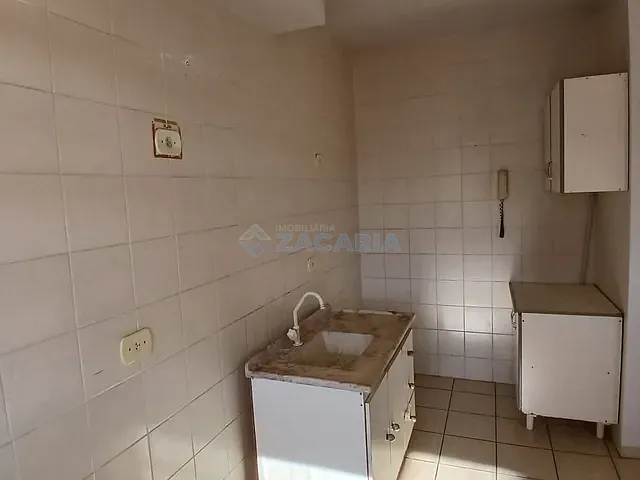 Apartamento 1 quarto e 1 banheiro, para alugar, no bairro Centro em Apucarana
