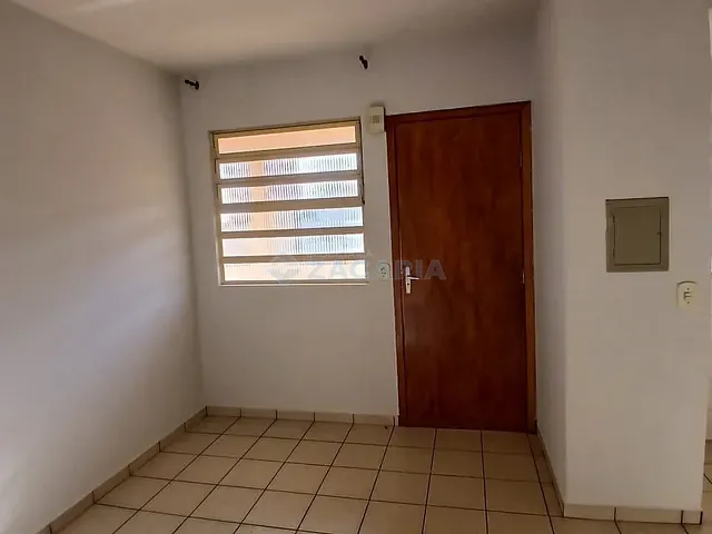 Apartamento 1 quarto e 1 banheiro, para alugar, no bairro Centro em Apucarana
