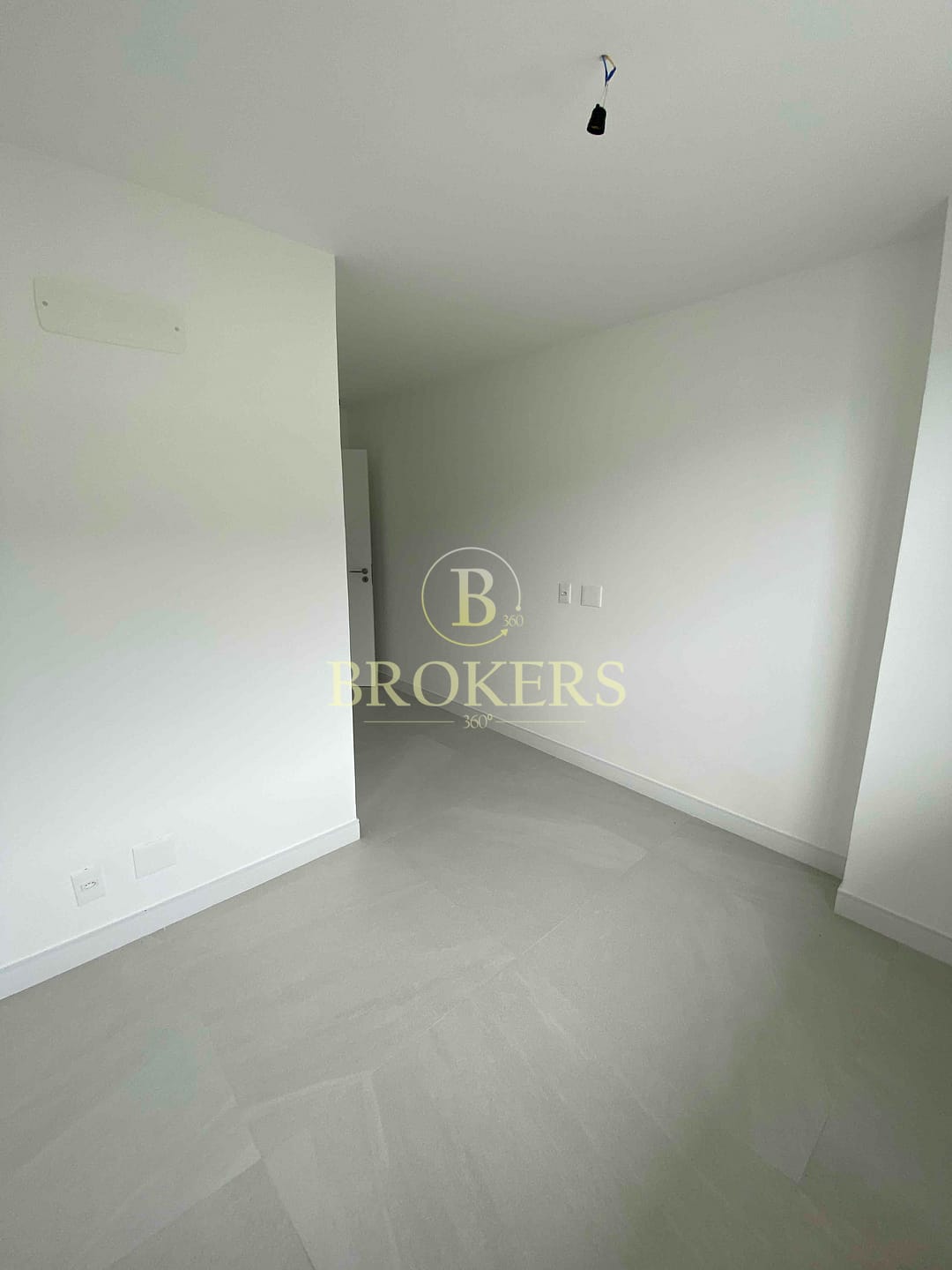 Apartamento à venda Rua Conde de Irajá - Botafogo. Varanda, 3 quartos, sendo 3 suítes. 2 vagas na escritura. 150 m².