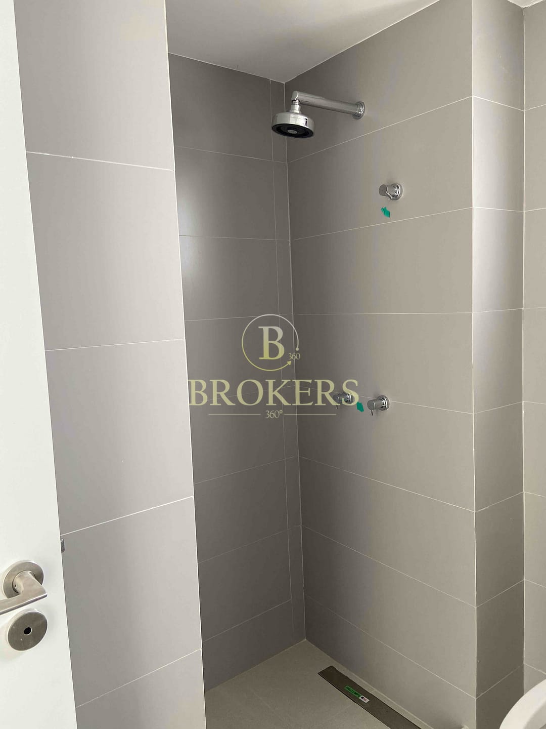 Apartamento à venda Rua Conde de Irajá - Botafogo. Varanda, 3 quartos, sendo 3 suítes. 2 vagas na escritura. 150 m².