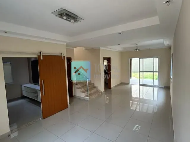 Casa com 250m² 3 quartos e 2 banheiros, à venda, no bairro Loteamento Villa Branca em Jacareí