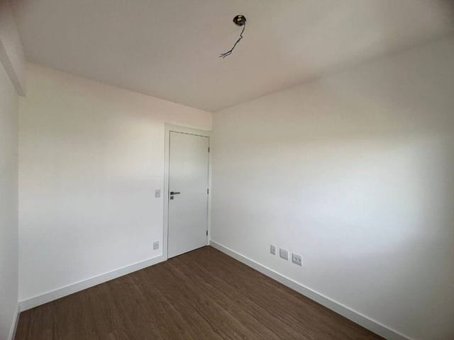 Apartamento com 243m² 3 quartos e 2 banheiros, à venda, no bairro Gleba Palhano em Londrina