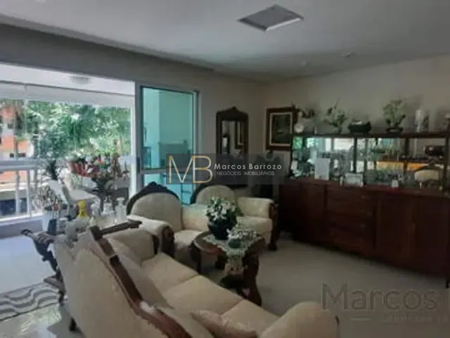 Apartamento com 188m² 3 quartos e 2 banheiros, à venda, no bairro Centro em Londrina