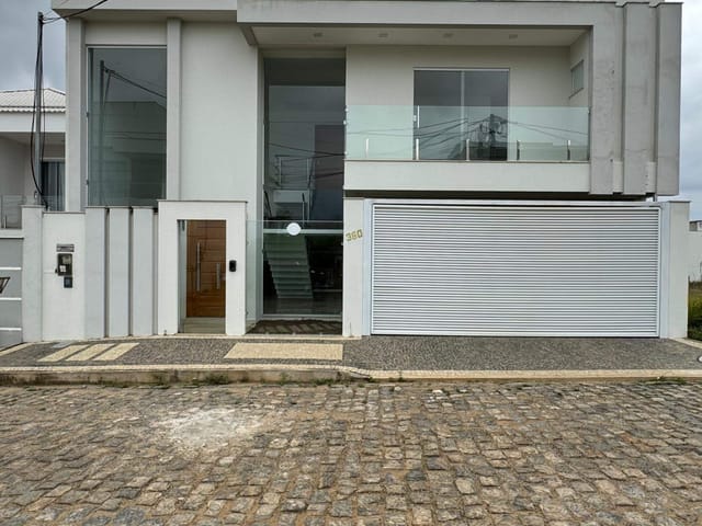 Casa 4 quartos e 4 banheiros, para alugar, no bairro VILA BASTOS em Itaperuna